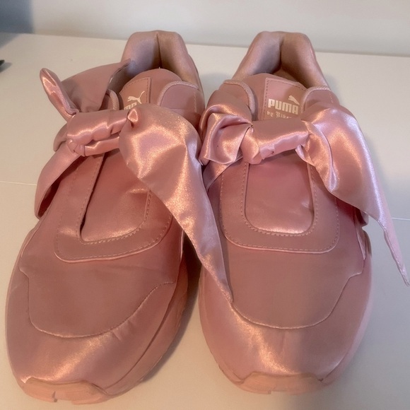 Rihanna’s Puma Fenty Bow Shoes - Picture 2 of 4